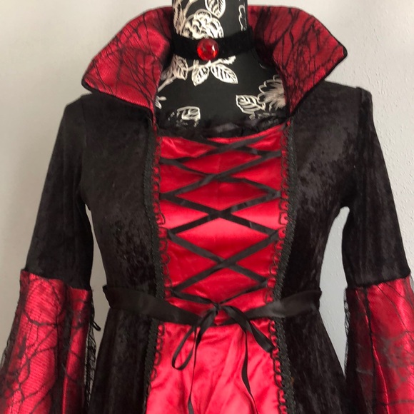 Divine vampiress - Picture 3 of 7